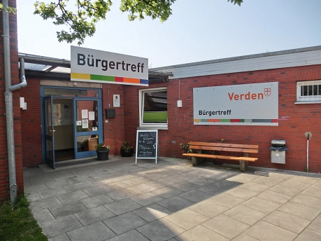 Auf dem Bild sieht man den Eingang vom MGH Bürgertreff.